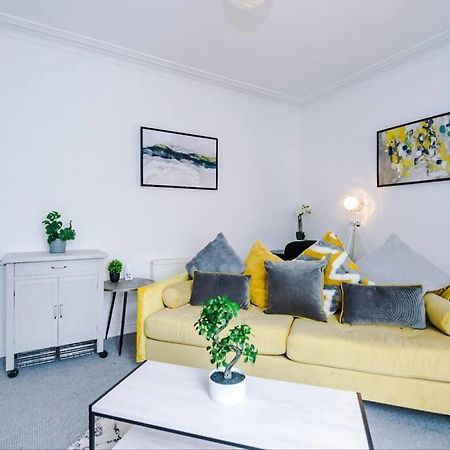 Вилла Long Term Offers Message For Prices Sleeps 6 Adults, Contractors, Relocators, Travellers Галифакс Экстерьер фото